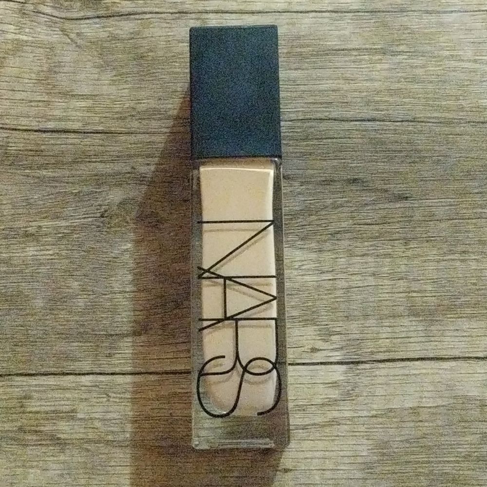 USED Nars Radiant foundation